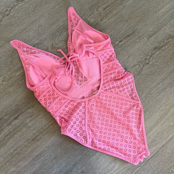 Jessica Simpson One piece Swimsuit - Picture 3 of 4